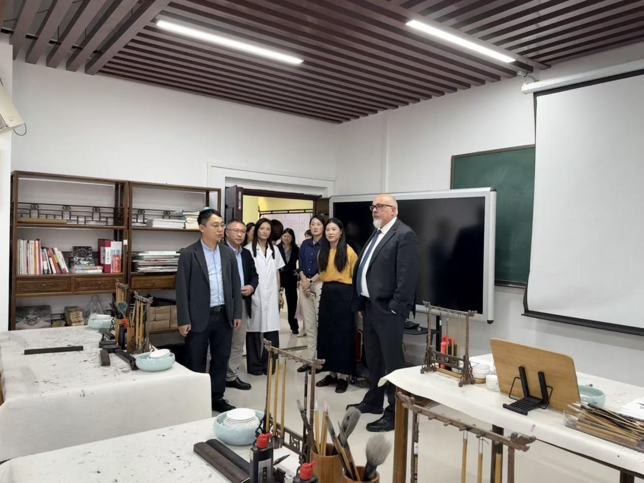 添加图片描述