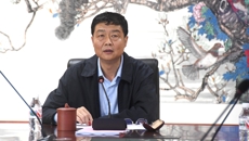 我校党委理论学习中心组专题学习十九届五中全会精神