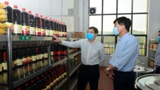 自治区市场监管局李勇强副局长到我校检查食品安全工作