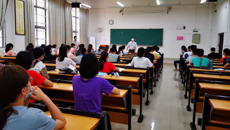 何并文副书记与2018级中医学5+3一体化学生座谈