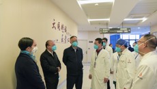自治区副主席黄俊华到附属国际壮医医院调研督导新冠病毒感染患者救治工作
