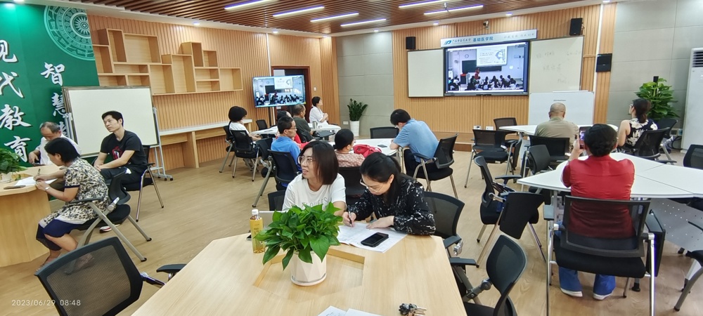 听评课现场