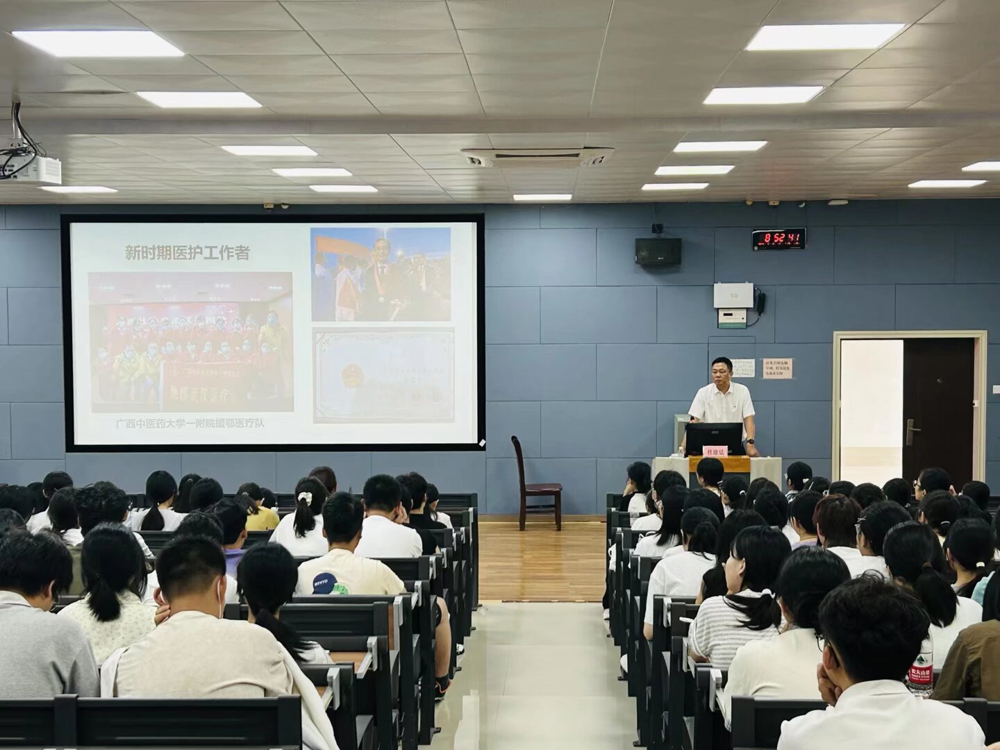 桂雄斌为基础医学院2026级新生上党课