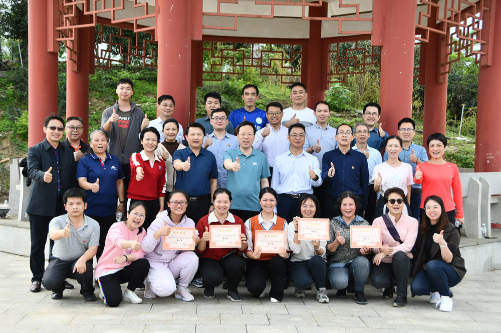 登上药师山山顶