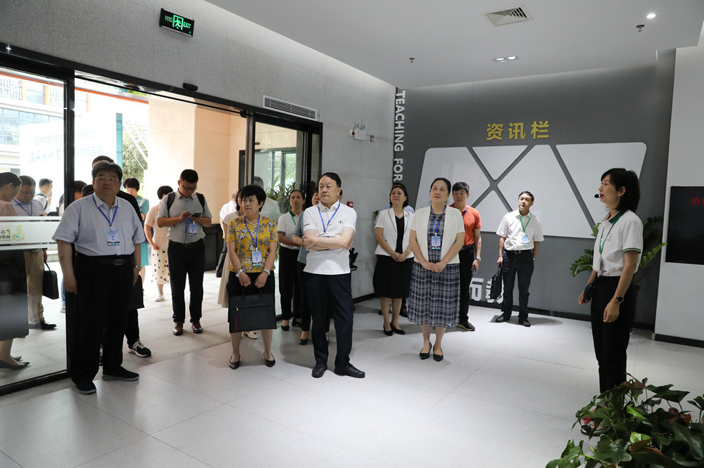 参观教师教学发展中心_副本.jpg