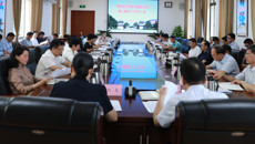 我校召开党委理论学习中心组学习（扩大）会议