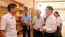 自治区工业和信息化厅党组书记、厅长袁煌一行到百年乐制药有限公司调研指导