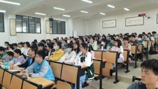 【主题教育】药学院党委书记蒋林为本科生讲授专题党课