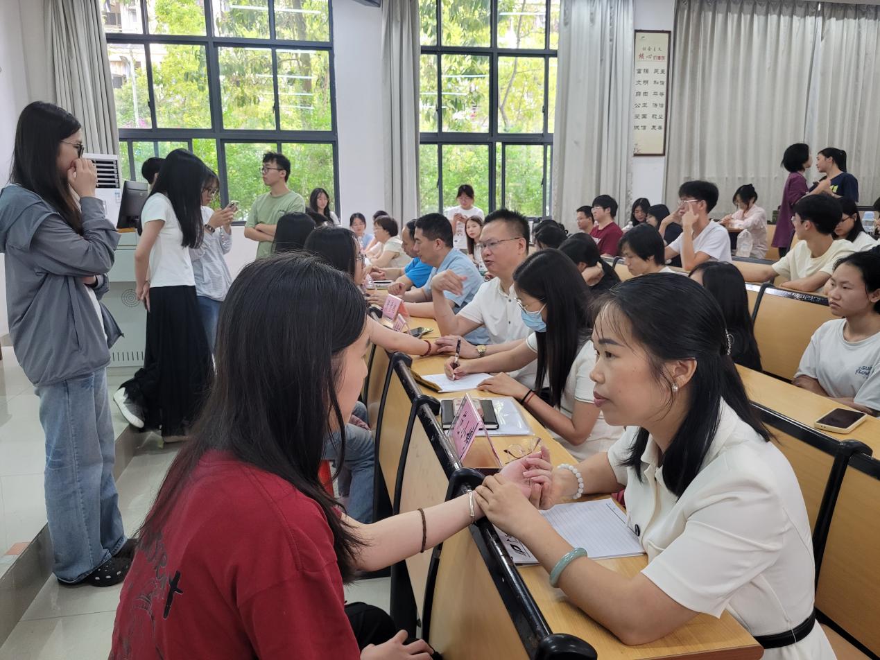 添加图片描述